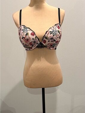 Victoria’s Secret Floral Embroidered Push-Up Bra